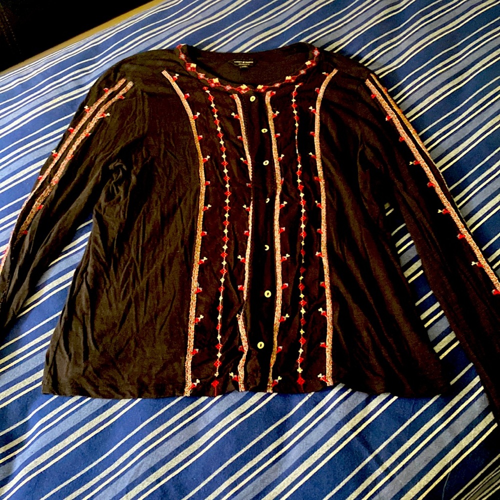 Lucky brand, button top